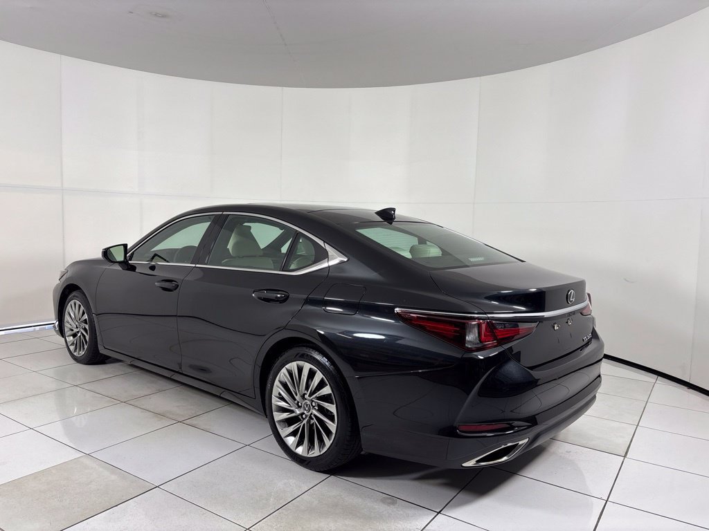 Used 2021 Lexus ES 350 Ultra Luxury w/ Accessory Package 2 FWD image 3