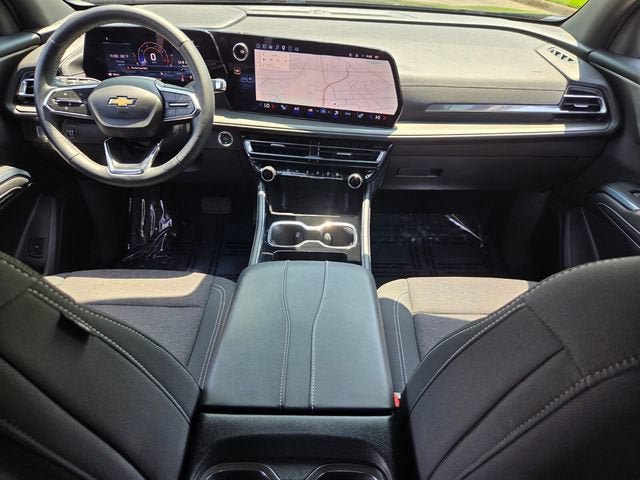 Used 2025 Chevrolet Traverse LT FWD image 16