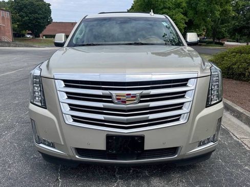Used 2015 Cadillac Escalade Platinum AWD/4WD image 4
