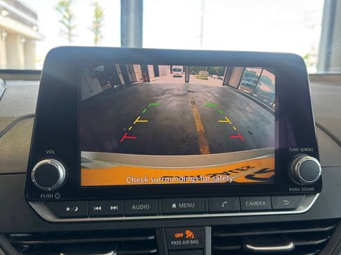 Used 2025 Nissan Altima 2.5 SV FWD image 25