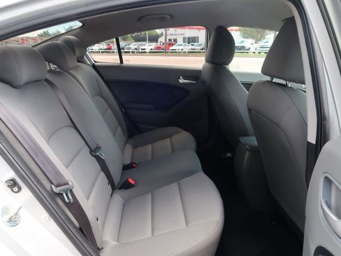 Used 2017 Kia Forte LX FWD image 8
