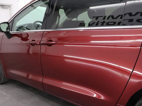 Used 2023 Chrysler Pacifica Touring-L AWD/4WD image 36