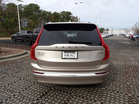 Certified 2024 Volvo XC90 B5 Plus image 7
