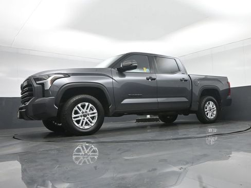 Used 2022 Toyota Tundra SR5 w/ SR5 Convenience Package image 63