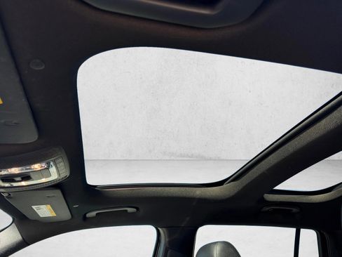 Used 2023 Mercedes-Benz GLB 250 4MATIC image 12