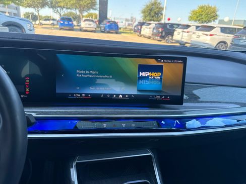 Used 2023 BMW i7 xDrive60 AWD/4WD image 8