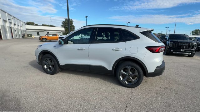 Used 2025 Ford Escape ST-Line Select AWD/4WD image 7