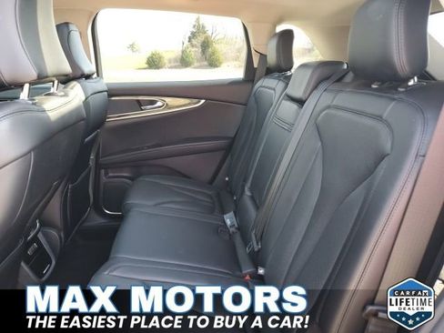 Used 2022 Lincoln Nautilus Reserve image 16