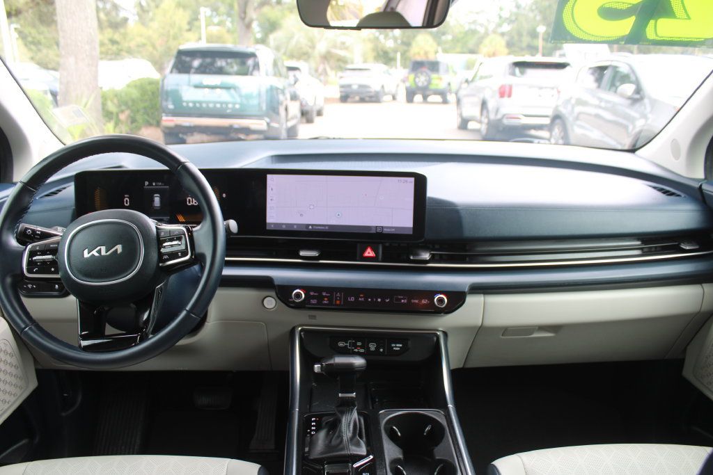 Certified 2025 Kia Carnival EX FWD image 30