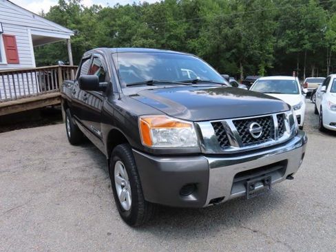 Used 2009 Nissan Titan SE w/ SE Drivers Convenience Pkg image 4