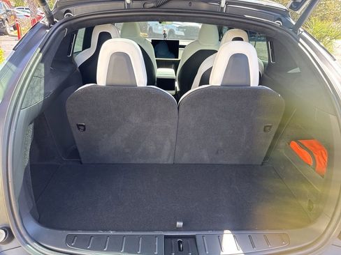 Used 2022 Tesla Model X image 11