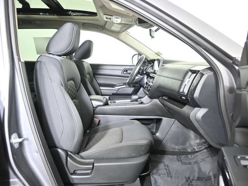 Used 2024 Nissan Pathfinder SV w/ SV Premium Package AWD/4WD image 13