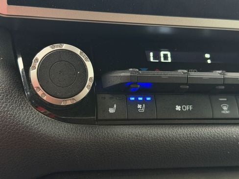Used 2025 Toyota Tundra Limited w/ Power Package AWD/4WD image 21