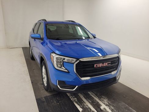 Used 2024 GMC Terrain SLE w/ Driver Convenience Package image 14