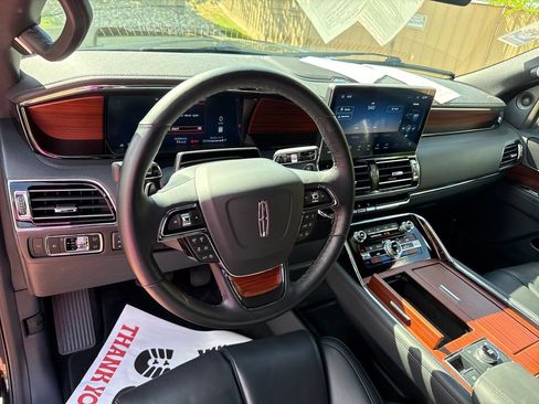 Certified 2024 Lincoln Navigator Premiere AWD/4WD image 15
