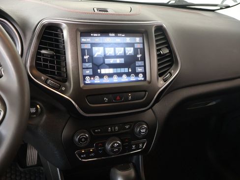 Used 2021 Jeep Cherokee Trailhawk w/ Comfort/Convenience Group AWD/4WD image 5