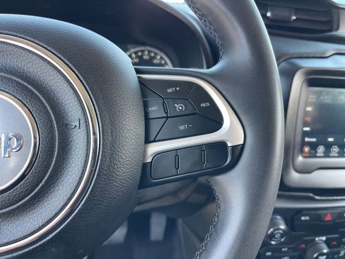 Used 2018 Jeep Renegade Latitude image 17