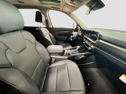 New 2025 Kia Telluride S image 32