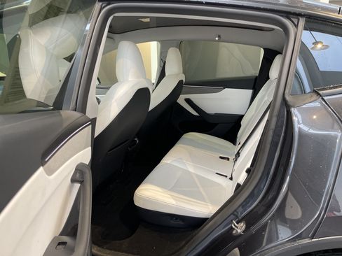 Used 2026 Tesla Model Y AWD image 33