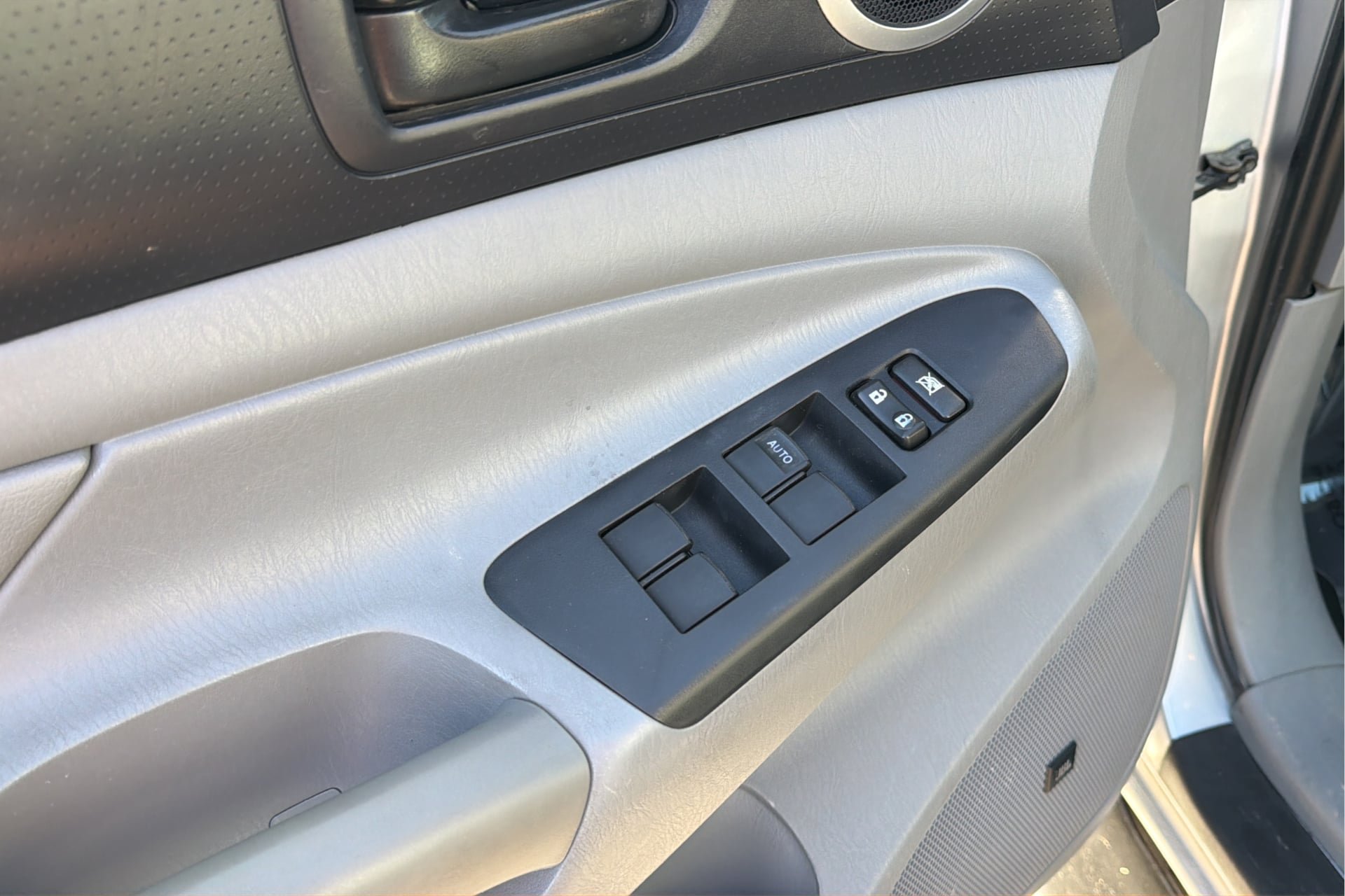 Used 2012 Toyota Tacoma 4x4 Double Cab w/ TRD Off-Road Pkg image 19