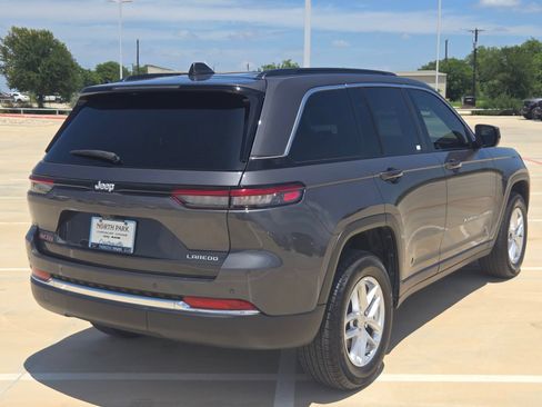 Used 2025 Jeep Grand Cherokee Laredo X RWD image 3