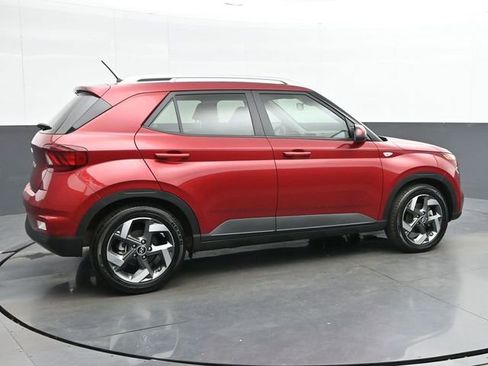 Used 2024 Hyundai Venue Limited FWD image 8