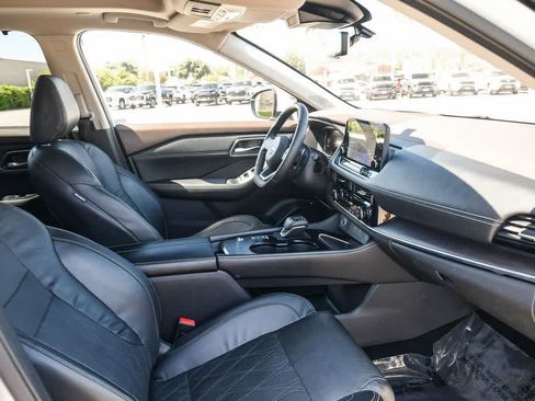 Used 2023 Nissan Rogue Platinum w/ Platinum Premium Package FWD image 15