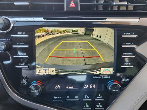 Used 2019 Toyota Camry XLE image 17