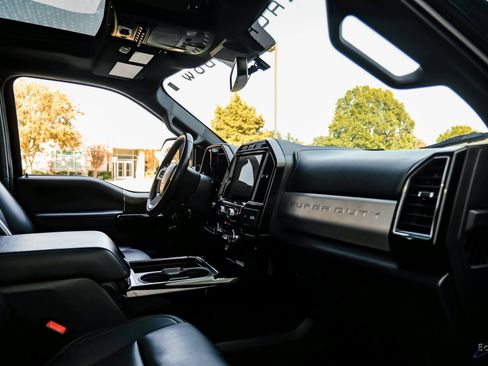 Used 2022 Ford F250 Lariat w/ Black Appearance Package image 44