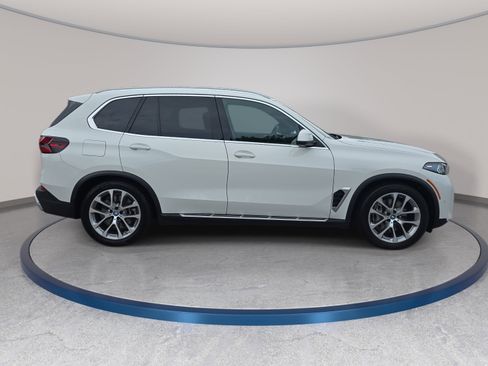 Used 2025 BMW X5 xDrive50e AWD/4WD image 4