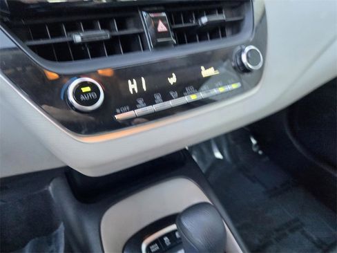Used 2022 Toyota Corolla LE image 22