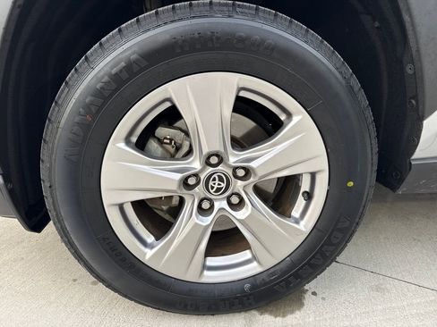 Used 2022 Toyota RAV4 XLE image 11