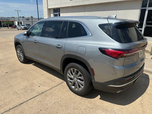 Used 2025 Buick Enclave Preferred w/ Power Package FWD image 4