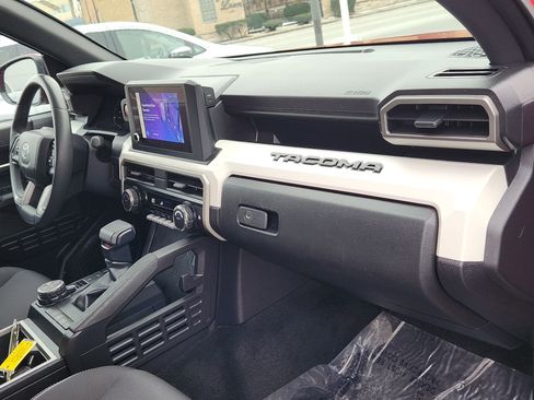 Used 2024 Toyota Tacoma TRD Off-Road image 27
