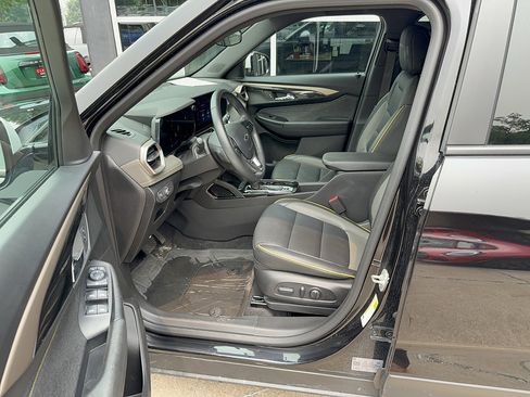 Used 2025 Chevrolet TrailBlazer ACTIV w/ Driver Confidence Package AWD/4WD image 5