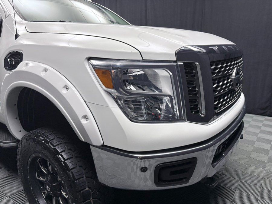 Used 2018 Nissan Titan XD 4x4 Crew Cab SV w/ SV Convenience Package image 11