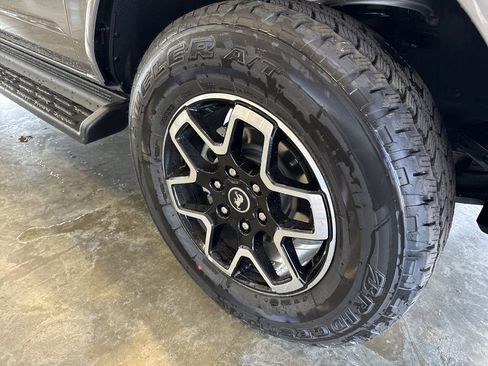 New 2025 Ford Bronco Outer Banks image 9