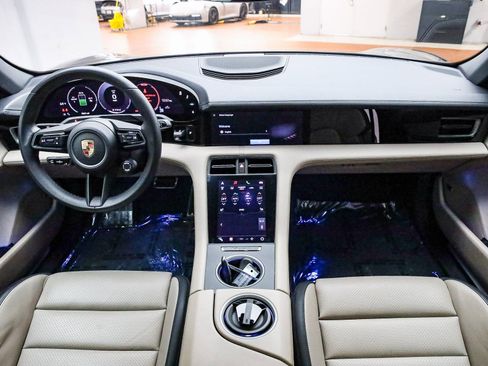 Used 2025 Porsche Taycan image 14