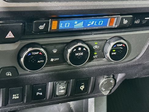 Used 2017 Toyota Tacoma TRD Sport RWD image 23