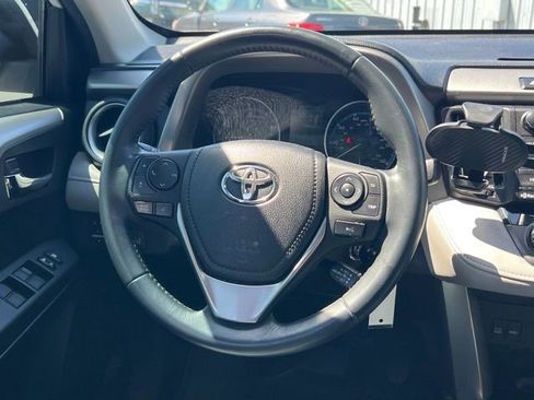 Used 2017 Toyota RAV4 XLE AWD/4WD image 16