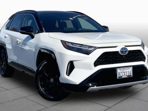 Used 2022 Toyota RAV4 XSE AWD/4WD image 2