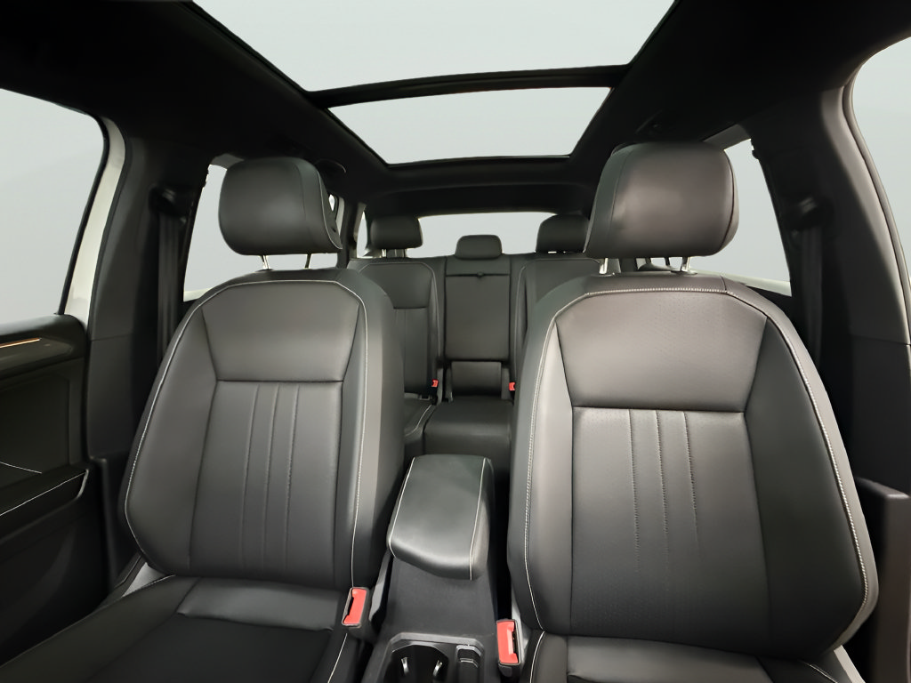 Used 2023 Volkswagen Tiguan SE R-Line FWD image 15