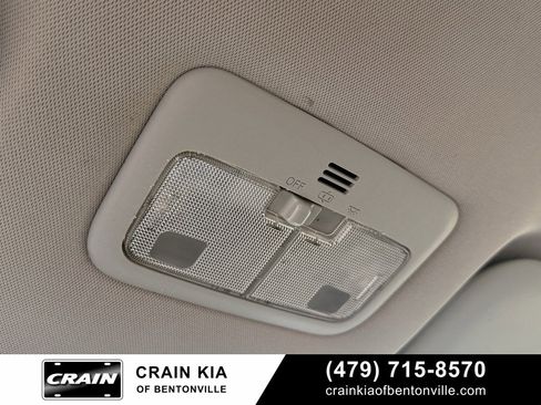 Used 2018 Toyota Corolla LE image 20