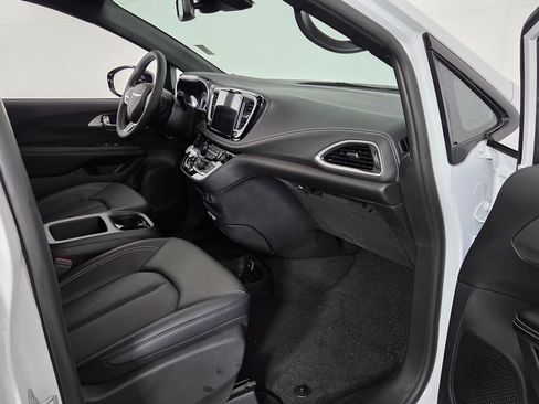 New 2026 Chrysler Pacifica Select FWD image 34
