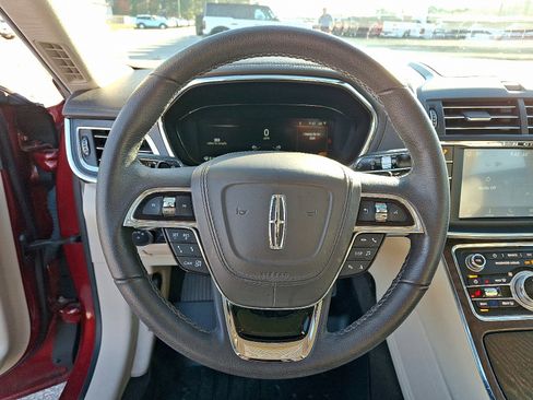 Used 2019 Lincoln Continental Premiere image 19