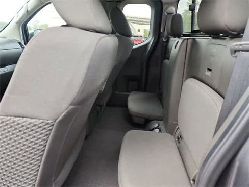 Used 2021 Nissan Frontier SV image 16