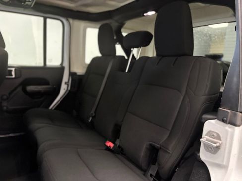 Used 2018 Jeep Wrangler Unlimited Sport image 8
