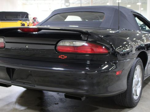 Used 1995 Chevrolet Camaro Z28 RWD image 36
