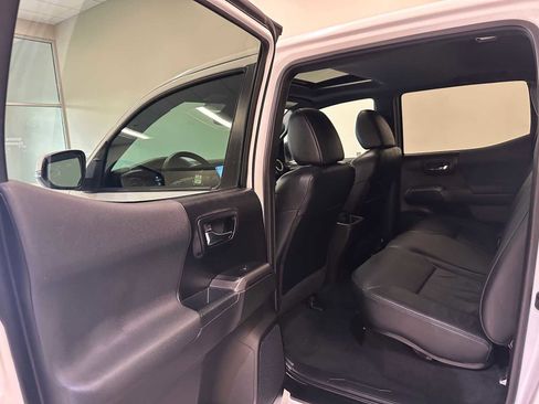 Certified 2021 Toyota Tacoma TRD Off-Road w/ TRD Premium Off Road Package AWD/4WD image 24
