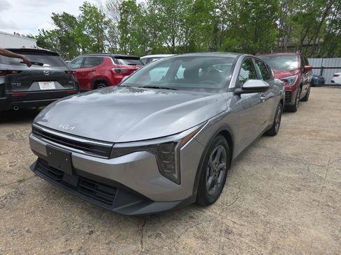 Used 2025 Kia K4 LXS image 1